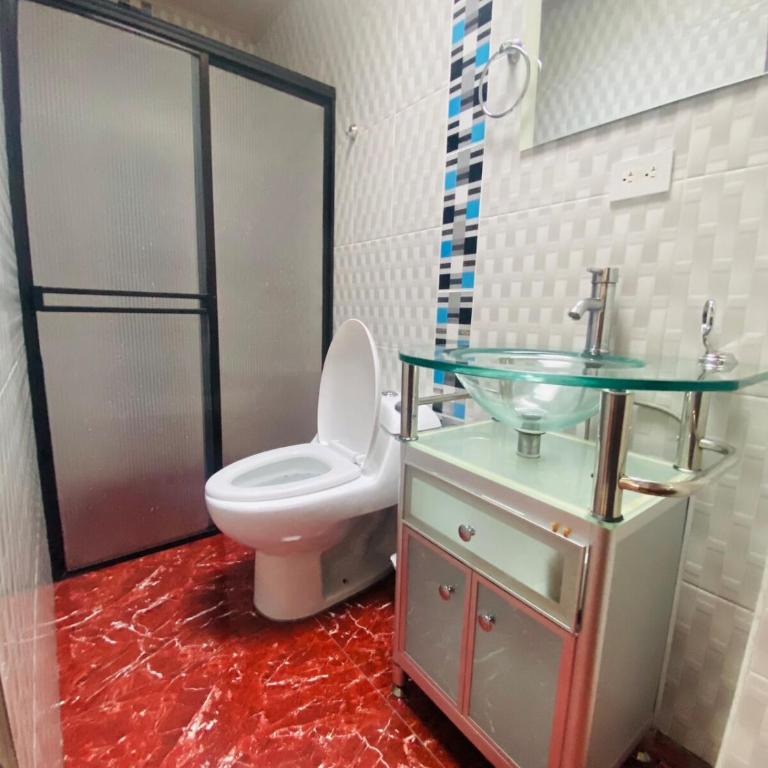 La vida es bella! lujoso apartamento cerca al aeropuerto y centro - Two-Bedroom Apartment with Balcony - 11