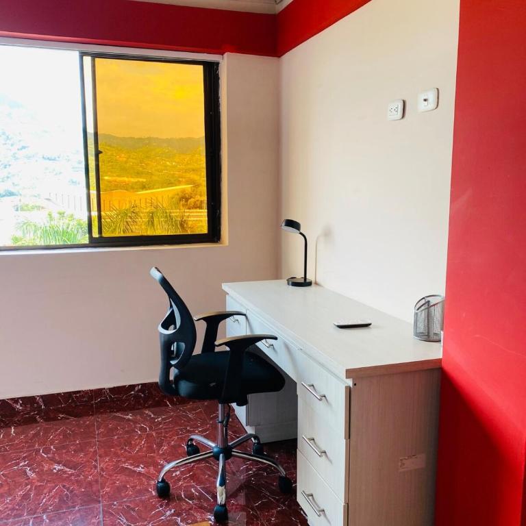 La vida es bella! lujoso apartamento cerca al aeropuerto y centro - Two-Bedroom Apartment with Balcony - 16