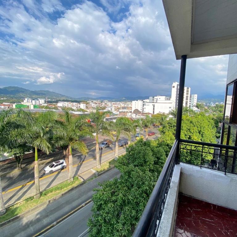 La vida es bella! lujoso apartamento cerca al aeropuerto y centro - Two-Bedroom Apartment with Balcony - 17
