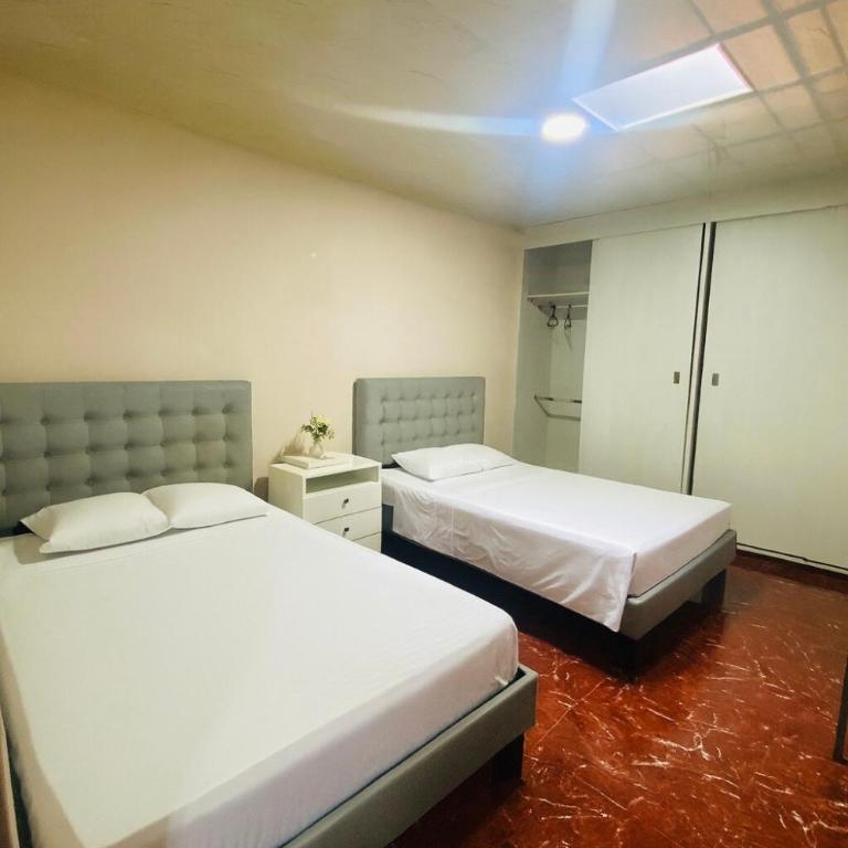 La vida es bella! lujoso apartamento cerca al aeropuerto y centro - Two-Bedroom Apartment with Balcony - 18