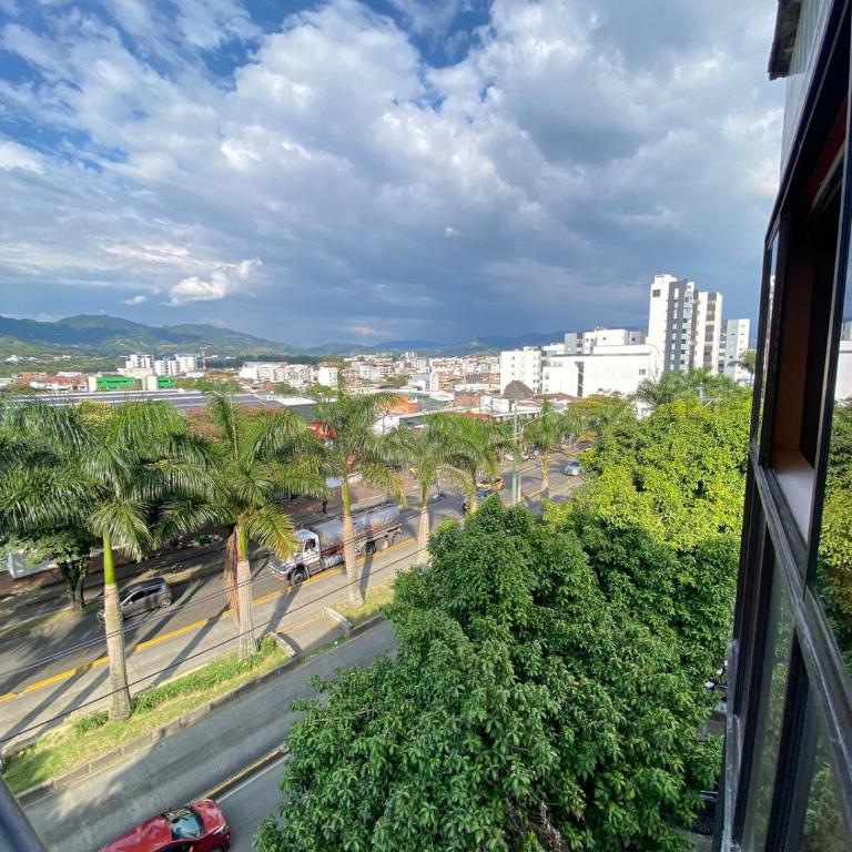 La vida es bella! lujoso apartamento cerca al aeropuerto y centro - Two-Bedroom Apartment with Balcony - 20