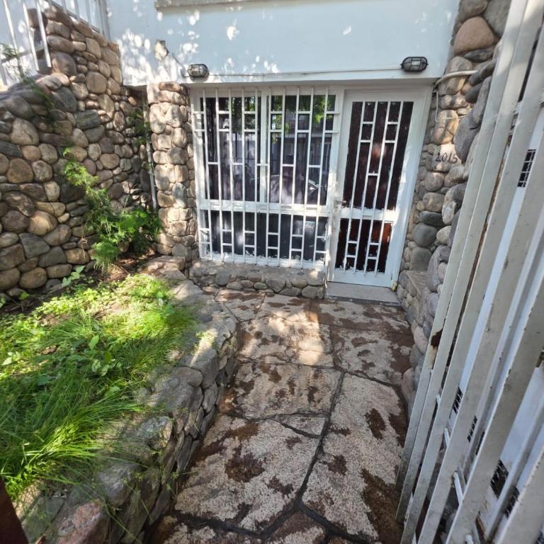 Departamento planta baja cerca Polo Sanitario y Parque Sarmiento - Apartamento - 4