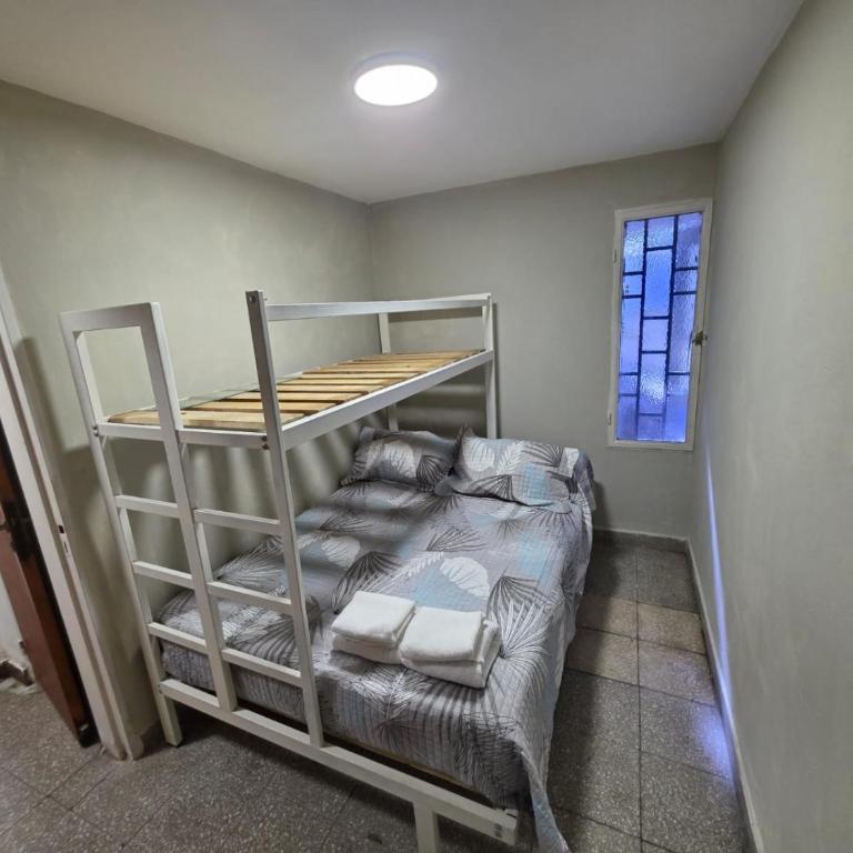 Departamento planta baja cerca Polo Sanitario y Parque Sarmiento - Apartamento - 2