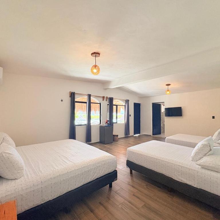 Hotel Isabella Bacalar Lagoon Front - Family Suite with Balcony Lagoon View - 1