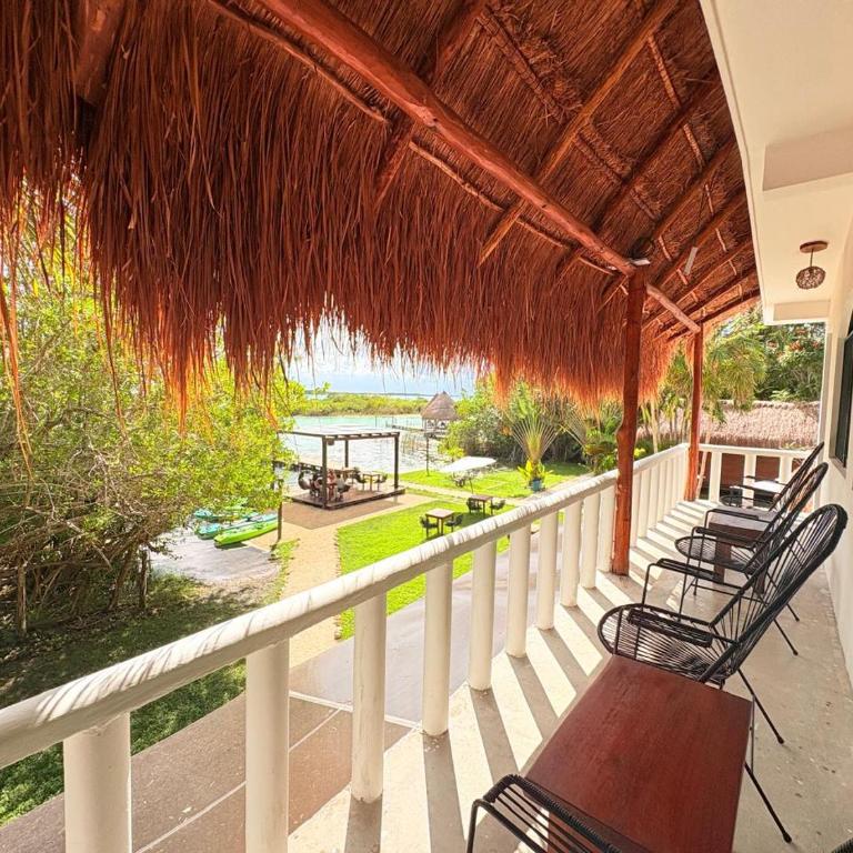 Hotel Isabella Bacalar Lagoon Front - Family Suite with Balcony Lagoon View - 2