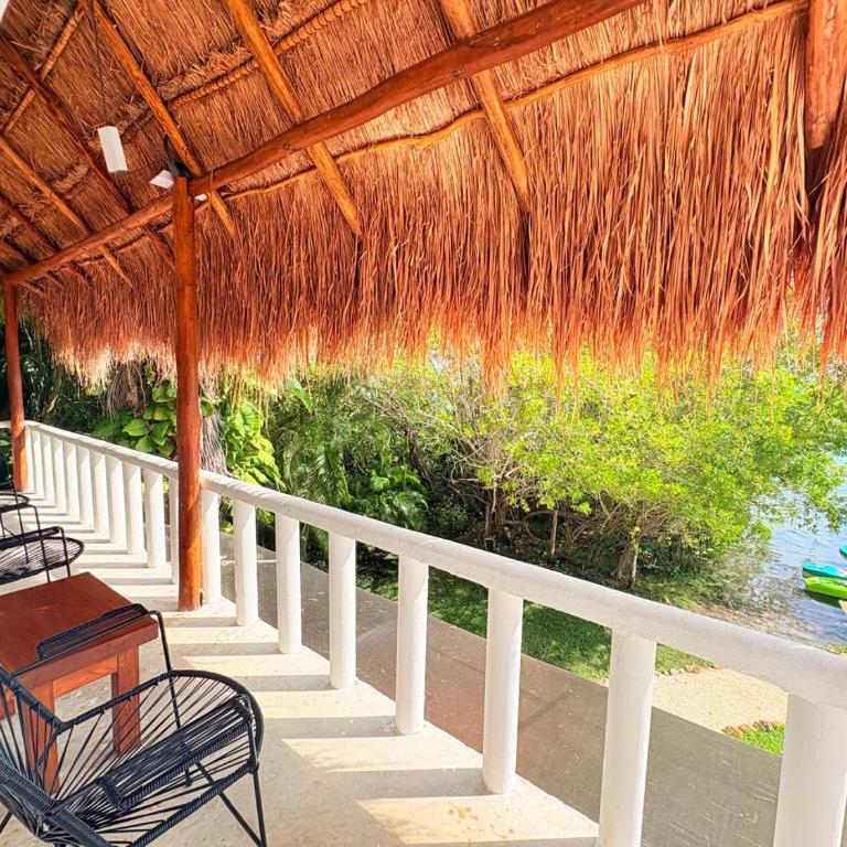 Hotel Isabella Bacalar Lagoon Front - Family Suite with Balcony Lagoon View - 4