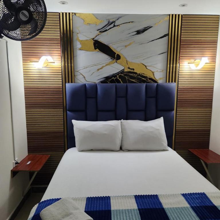 Hotel 50 Suites - Standard Double Room with Fan - 5