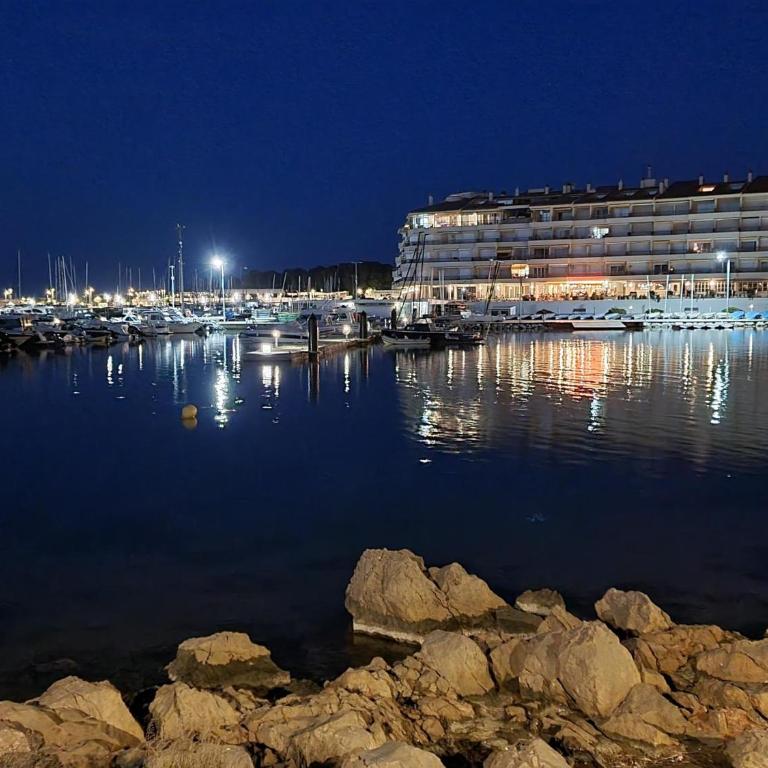 Apartamento acogedor en L'Escala con terraza cerca de la playa - HISP-236-156 - Apartment - 2