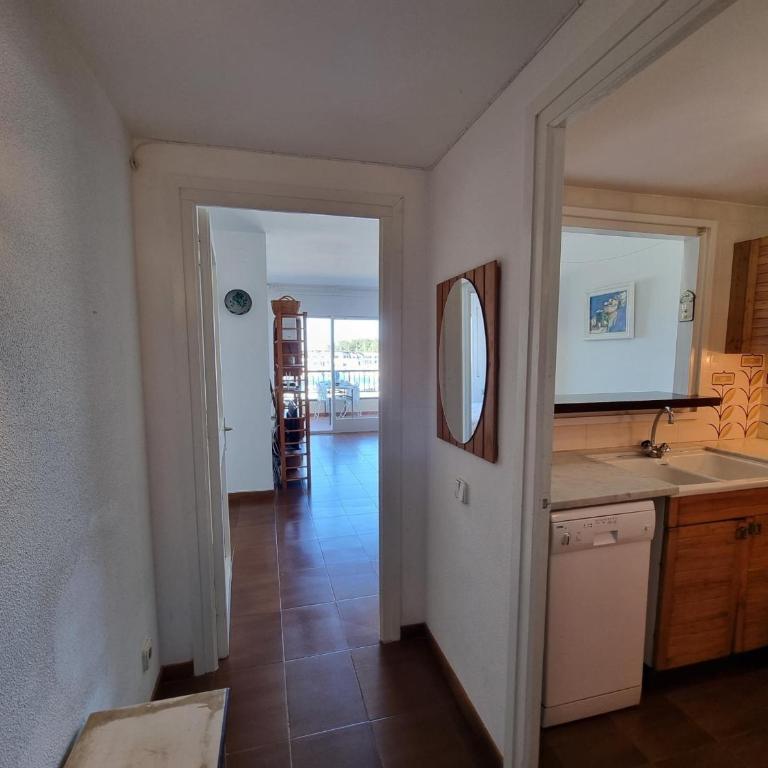 Apartamento acogedor en L'Escala con terraza cerca de la playa - HISP-236-156 - Apartment - 3