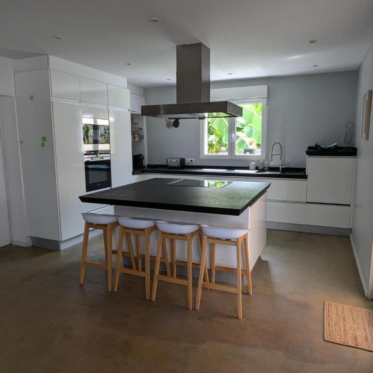 Superbe villa avec piscine chauffée et jardin à 10 min du centre, pour 12 personnes - FR-1-239-1150 - Maison de Vacances - 10