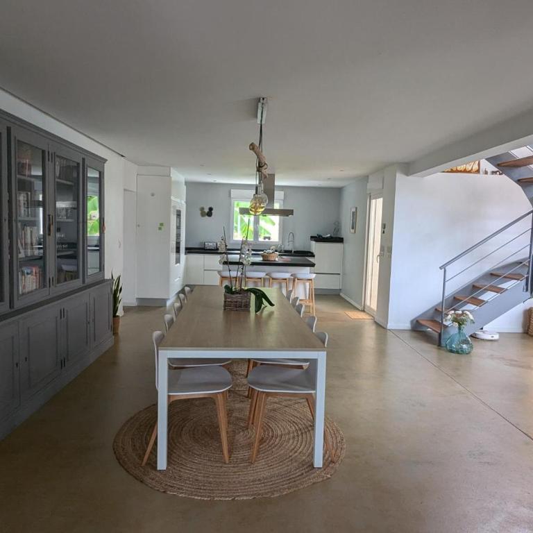 Superbe villa avec piscine chauffée et jardin à 10 min du centre, pour 12 personnes - FR-1-239-1150 - Maison de Vacances - 11