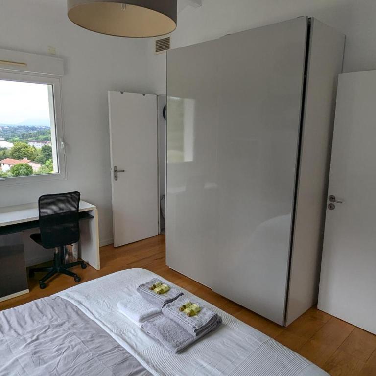 Superbe villa avec piscine chauffée et jardin à 10 min du centre, pour 12 personnes - FR-1-239-1150 - Maison de Vacances - 14