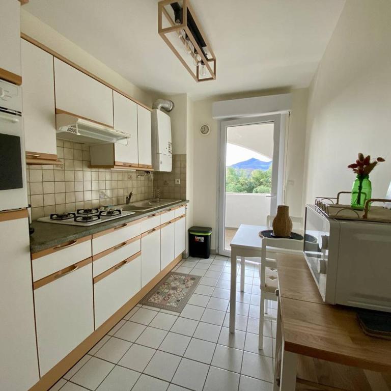 Appartement à Cambo-les-Bains, terrasse et 3 couchages - Appartement 1 Chambre - 4