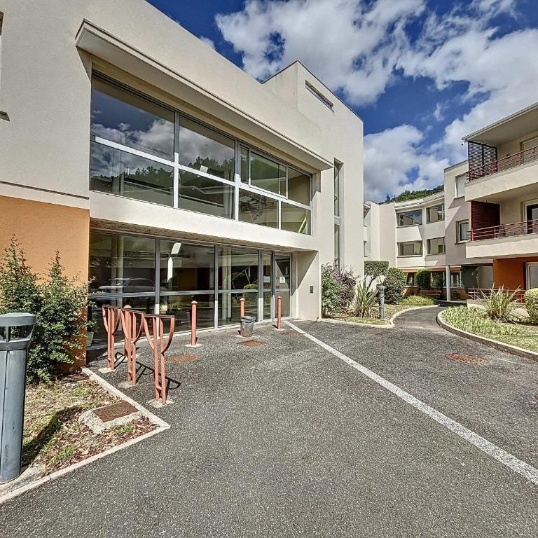 Confort F2 avec Terrasse et Animaux Acceptés - FR-1-451-224 - Appartement 1 Chambre - 12