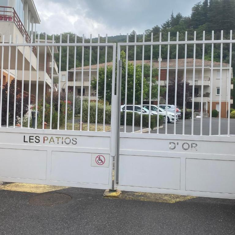 Confort F2 avec Terrasse et Animaux Acceptés - FR-1-451-224 - Appartement 1 Chambre - 18