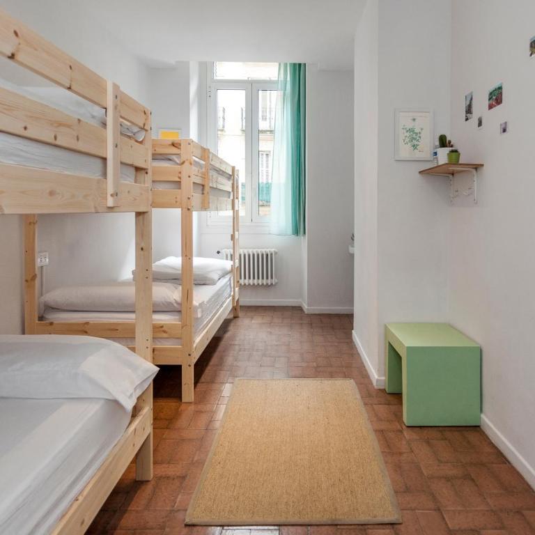 A Room In The City Hostel - Habitación Cuádruple Económica - 5