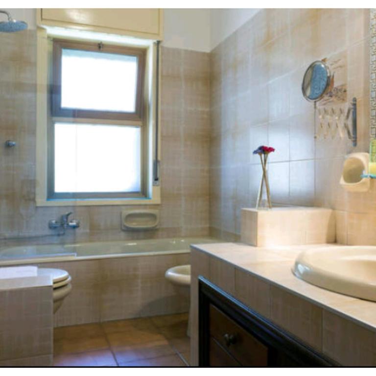 Bed & Breakfast Fontanarossa Airport -Private Parking- - Triple Room with Balcony - 5