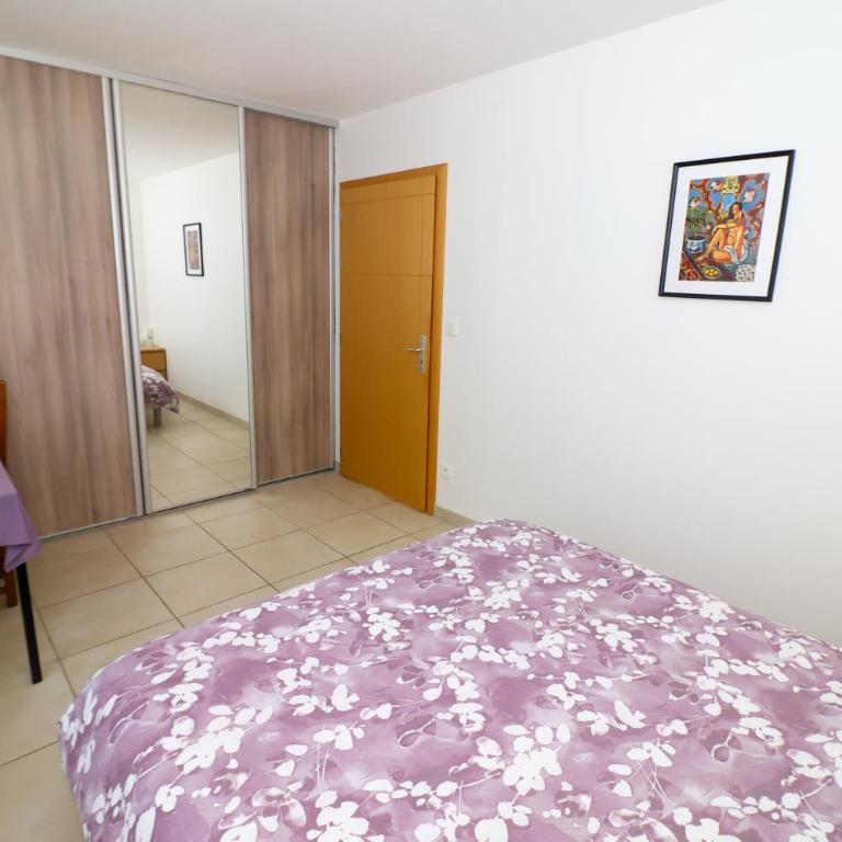 Etape au Calme à 4Km du Centre de Reims - Chambre Double - Accessible aux Personnes à Mobilité Réduite - 5