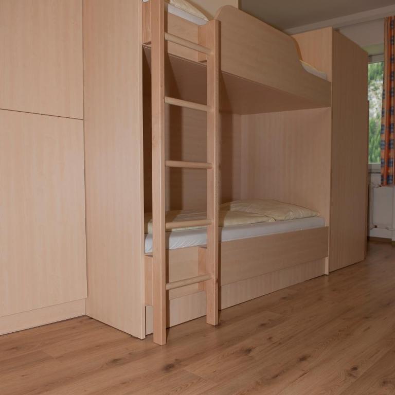 Jugend- und Familiengästehaus Heiligenblut - Bett im Frauenschlafsaal mit 4 Betten - 36