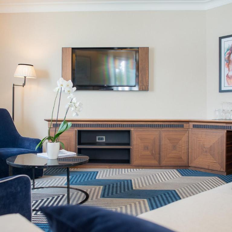 Boutique Hotel La Roche - Deluxe Two-Bedroom Suite with Sea View - 4