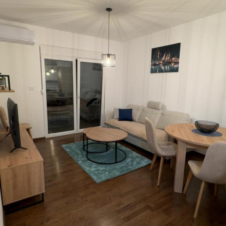 Galeb Family Apartments - Deluxe One-Bedroom Apartment with Garden View - 19