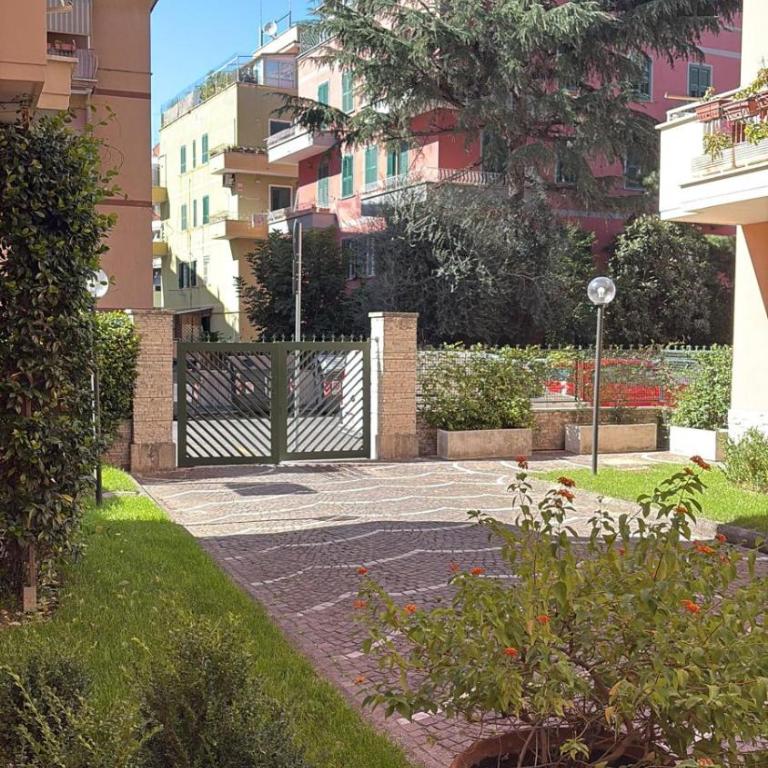 Domus Augustea Holiday Apartments - Camera Matrimoniale con Bagno Privato Esterno - 1