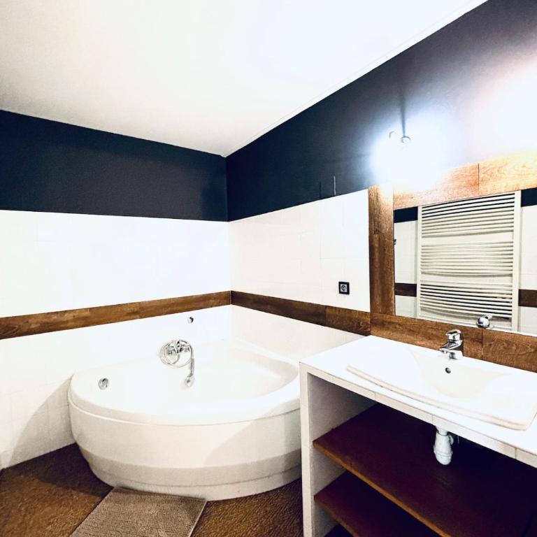 Le Mistral-5 Bedrooms-Balcony-Air Conditioning-Wifi - Apartment - 19
