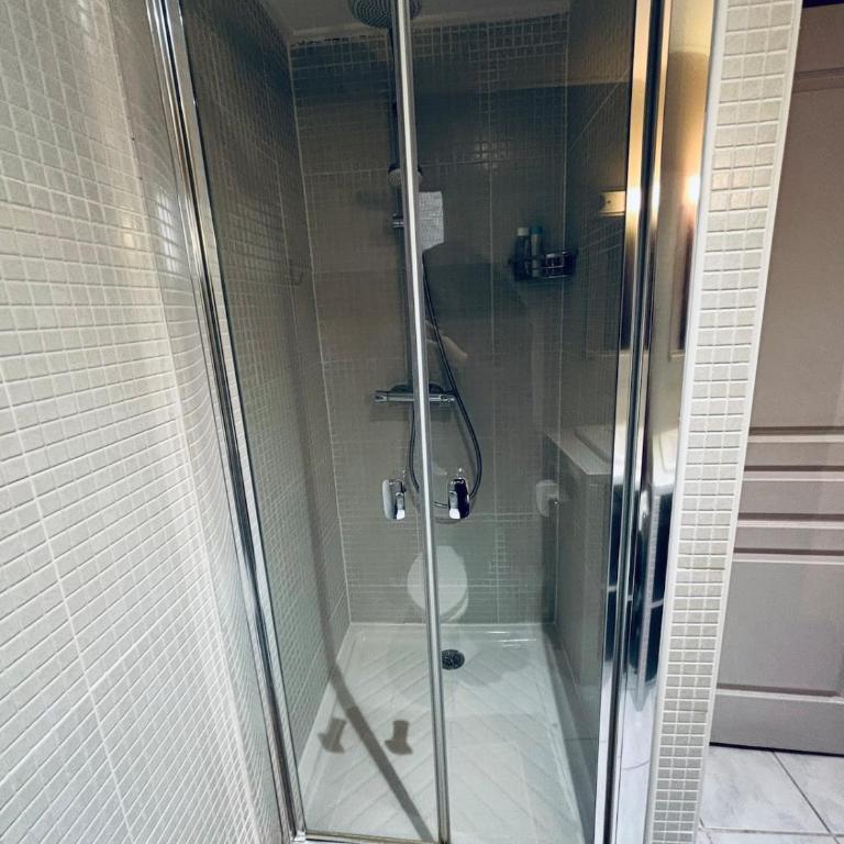 Le Mistral-5 Bedrooms-Balcony-Air Conditioning-Wifi - Apartment - 13