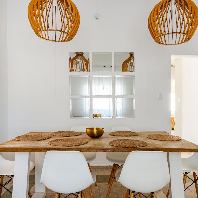 Familia y Amigos con Pileta, Asador y Cochera - Casa de 4 dormitorios - 3