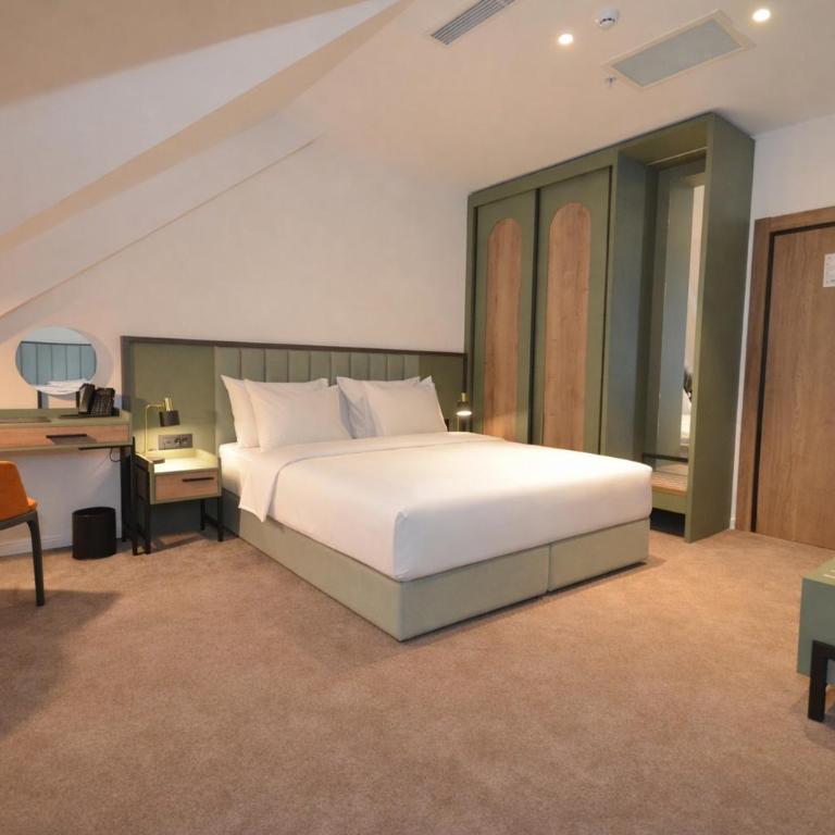 Hotel Aleksandar Conference & Spa - Triple Room - 11