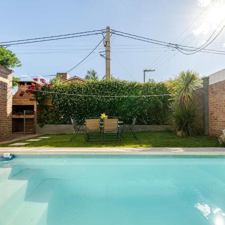 Familia y Amigos con Pileta, Asador y Cochera - Casa de 4 dormitorios - 23