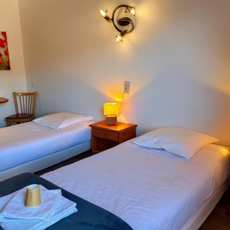 Logis Hôtels La Crémaillère - Chambre Double Économique - 2