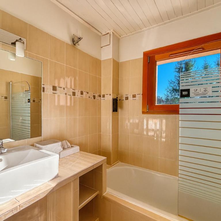 Logis Hôtels La Crémaillère - Chambre Double Confort - 9