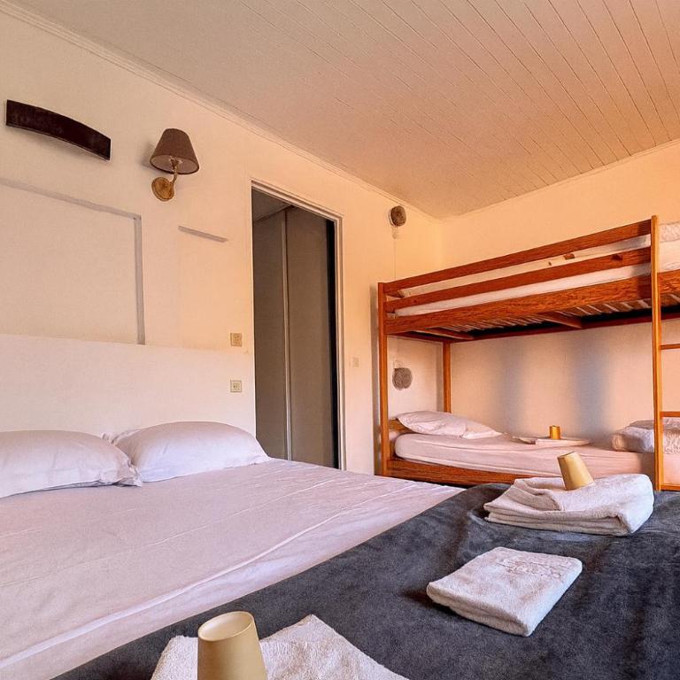 Logis Hôtels La Crémaillère - Chambre Familiale - 1