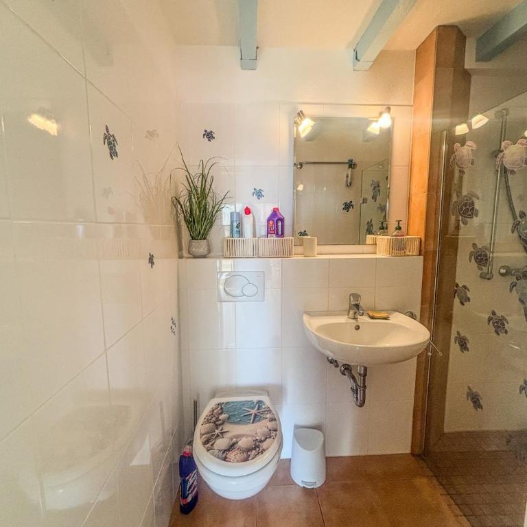 Maison très paisible , face à l'étang avec terrasse - Maison 1 Chambre - 26