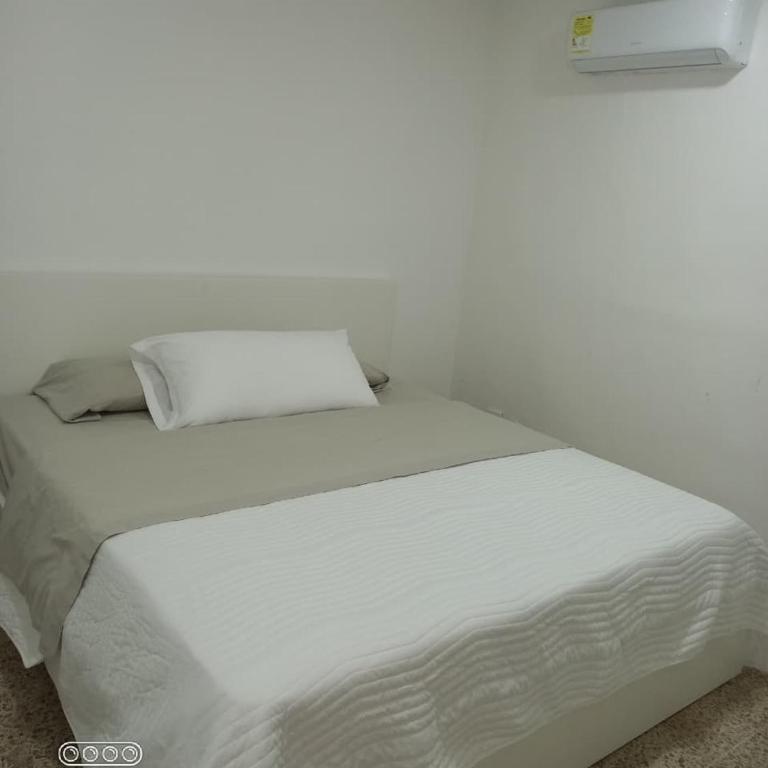 Hotel H&H - Family Room with Private Bathroom - 2