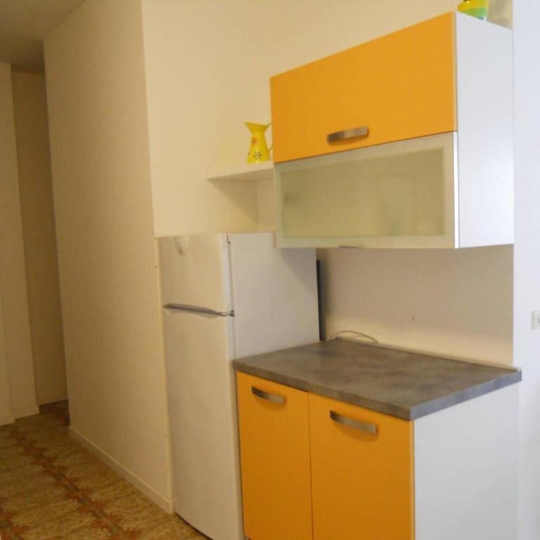 Modern flat with terrace-Beahost - Appartamento - 4