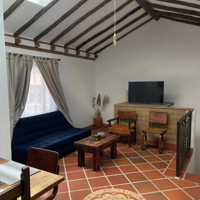 La Estancia Colonial - Three-Bedroom House - 40