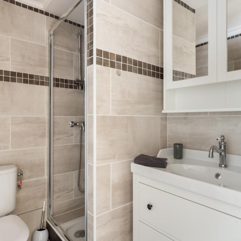 SUPERBE APPARTEMENT "HAUT de VILLA", VUE MER PANORAMIQUE, PISCINE - Maison 2 Chambres - 13