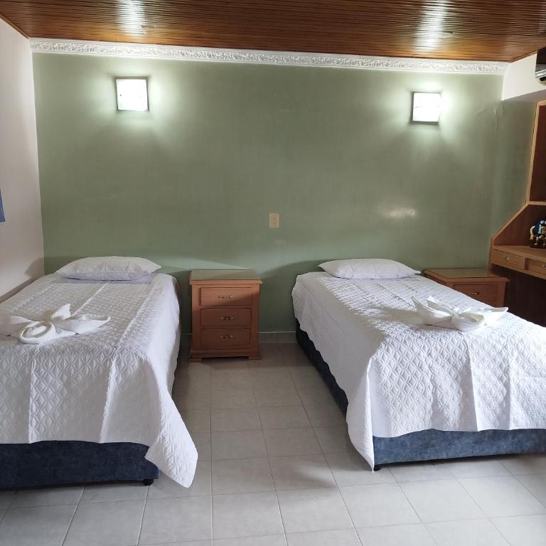 Valle Suites, la mejor zona - Habitación Doble con baño privado - 1 o 2 camas - 4