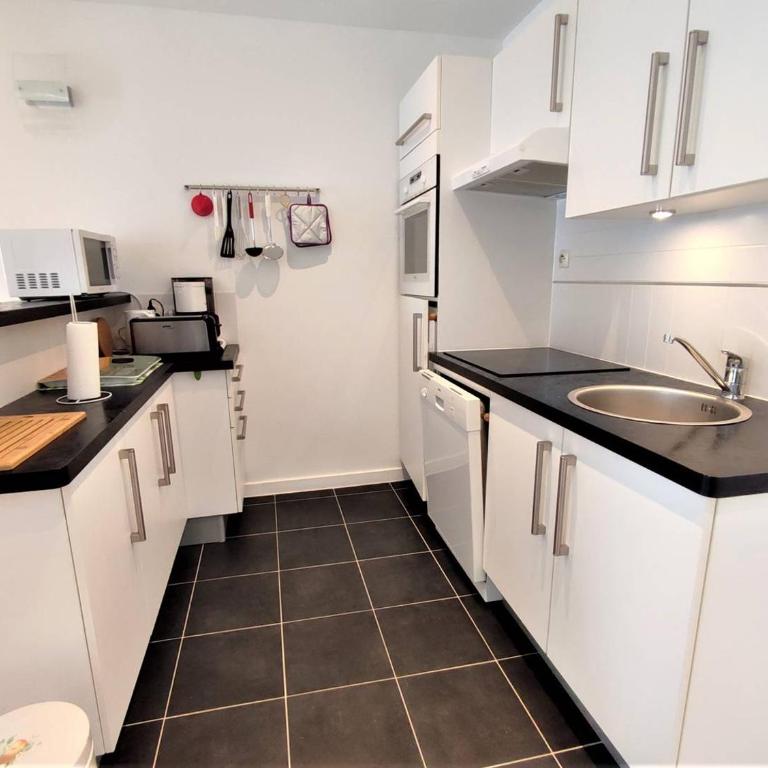 Appartement avec WIFI, parking au centre de PERROS-GUIREC Réf - 953 - One-Bedroom Apartment - 4