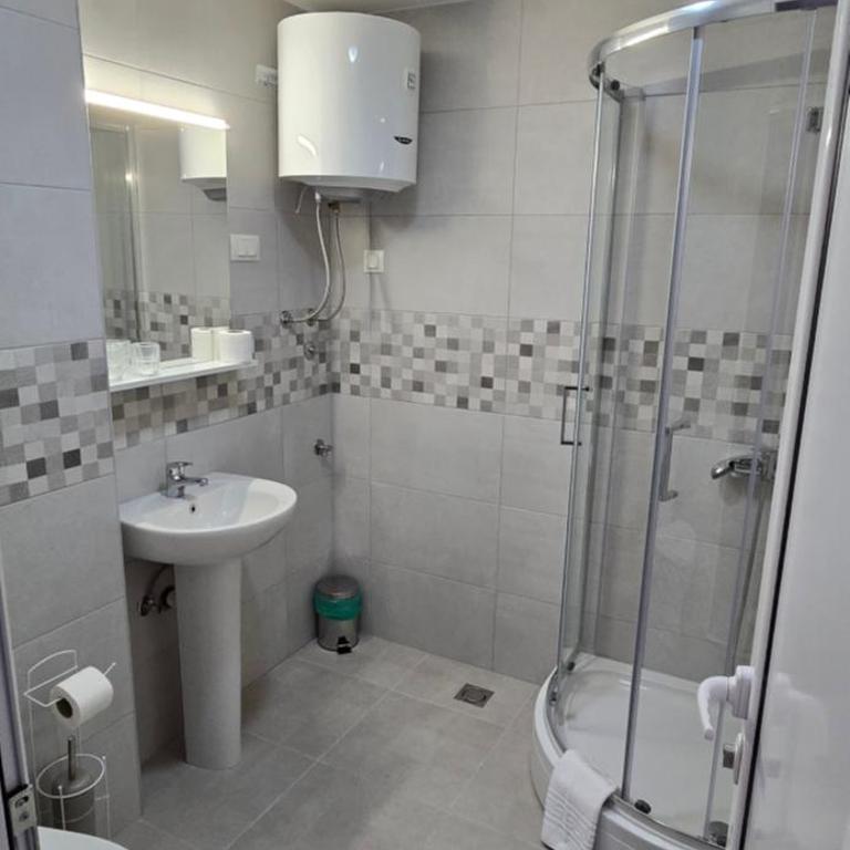 Garni Hotel Koral - Deluks Dvokrevetna Soba sa Bračnim Krevetom/Zasebnim Krevetima - 1