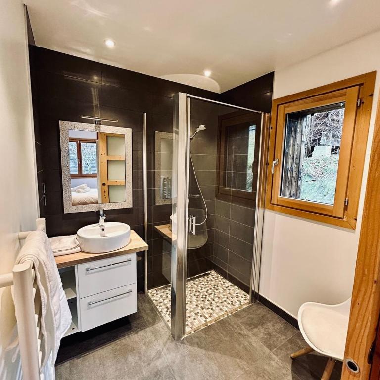 Beautiful chalet with swimming pool & great garden - Maison de Vacances - 26