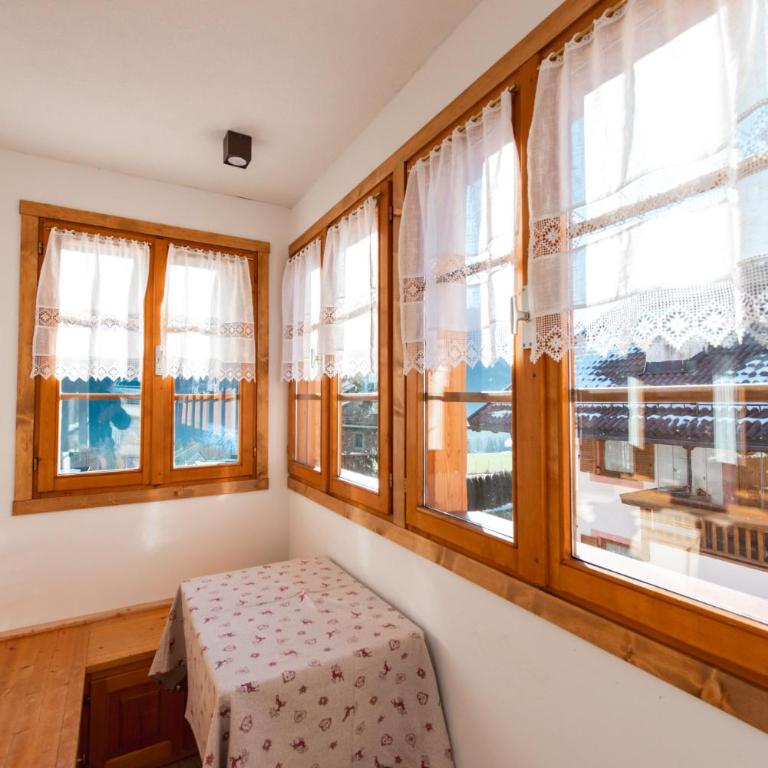 Appartamenti Majon Ladina - Appartamento con 2 Camere da Letto e con Vista Montagna - 1