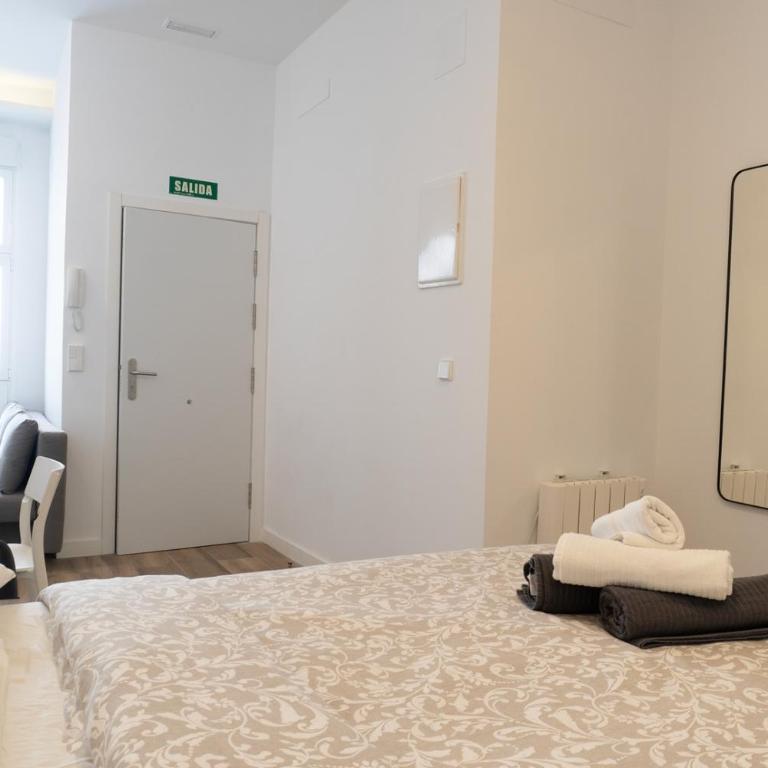 CH Plaza Castilla 2 - Vacation Home - 2