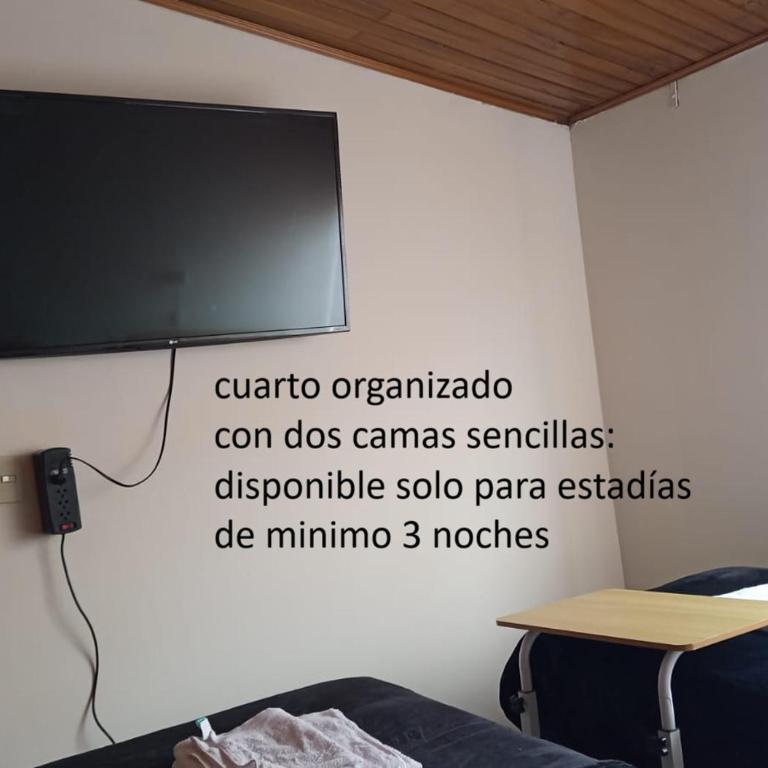 Cuarto con Cama King y Smart TV en apartamento compartido en Tunja - Habitación Doble Grande - 1 o 2 camas - 8