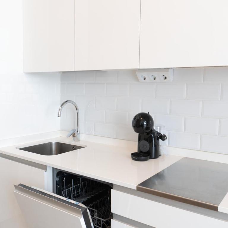 CH Plaza Castilla 2 - Vacation Home - 12