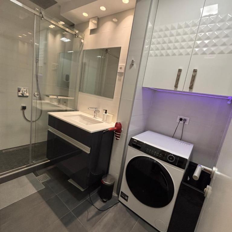 Vist Sava Center Residence - Two-Bedroom Apartment with Terrace - 12