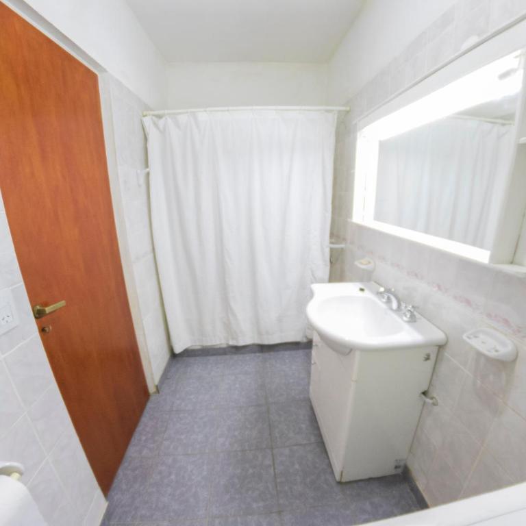 Casa cerca del centro luminosa y tranquila con patio - Apartamento de 2 dormitorios - 32