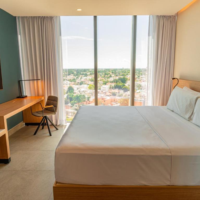 Crowne Plaza Merida by IHG - Premium King Room with City View - High Floor - 6